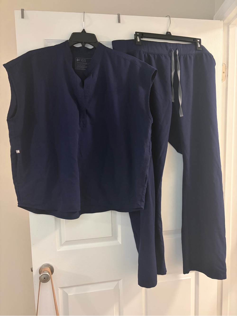 Figs Women's Navy Scrub Set